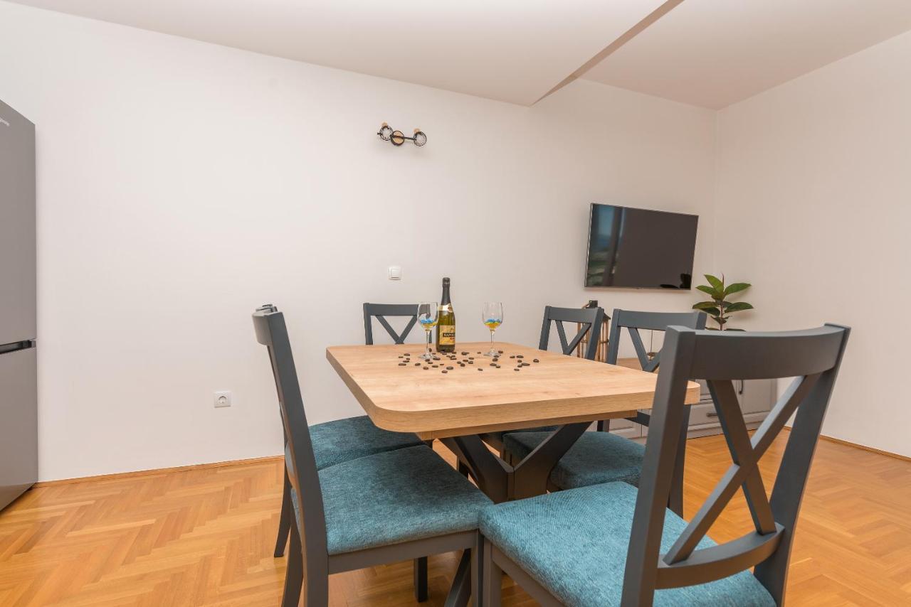 Deluxe 3 Bedroom Apartment With Sea View Baška Voda Buitenkant foto