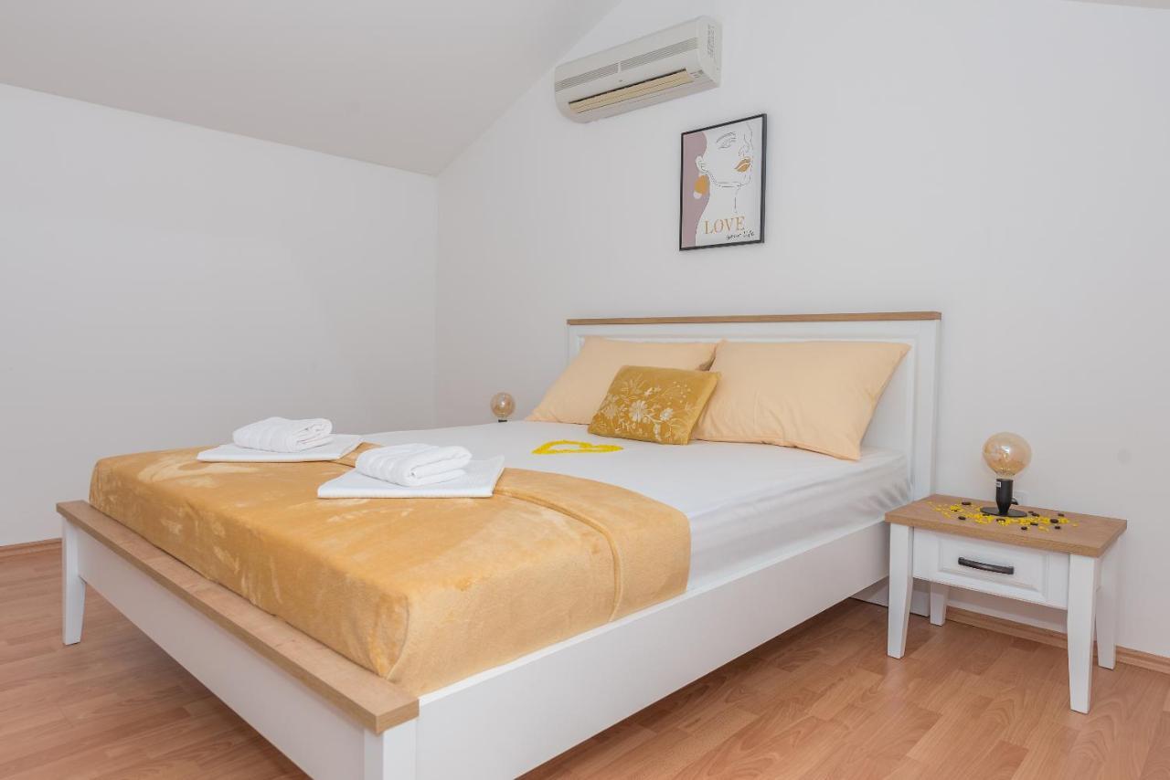Deluxe 3 Bedroom Apartment With Sea View Baška Voda Buitenkant foto
