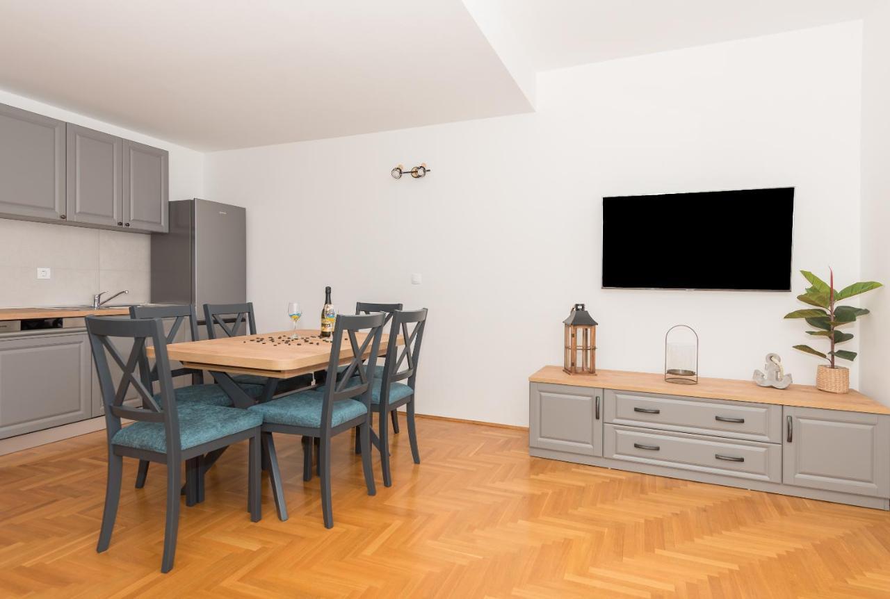 Deluxe 3 Bedroom Apartment With Sea View Baška Voda Buitenkant foto