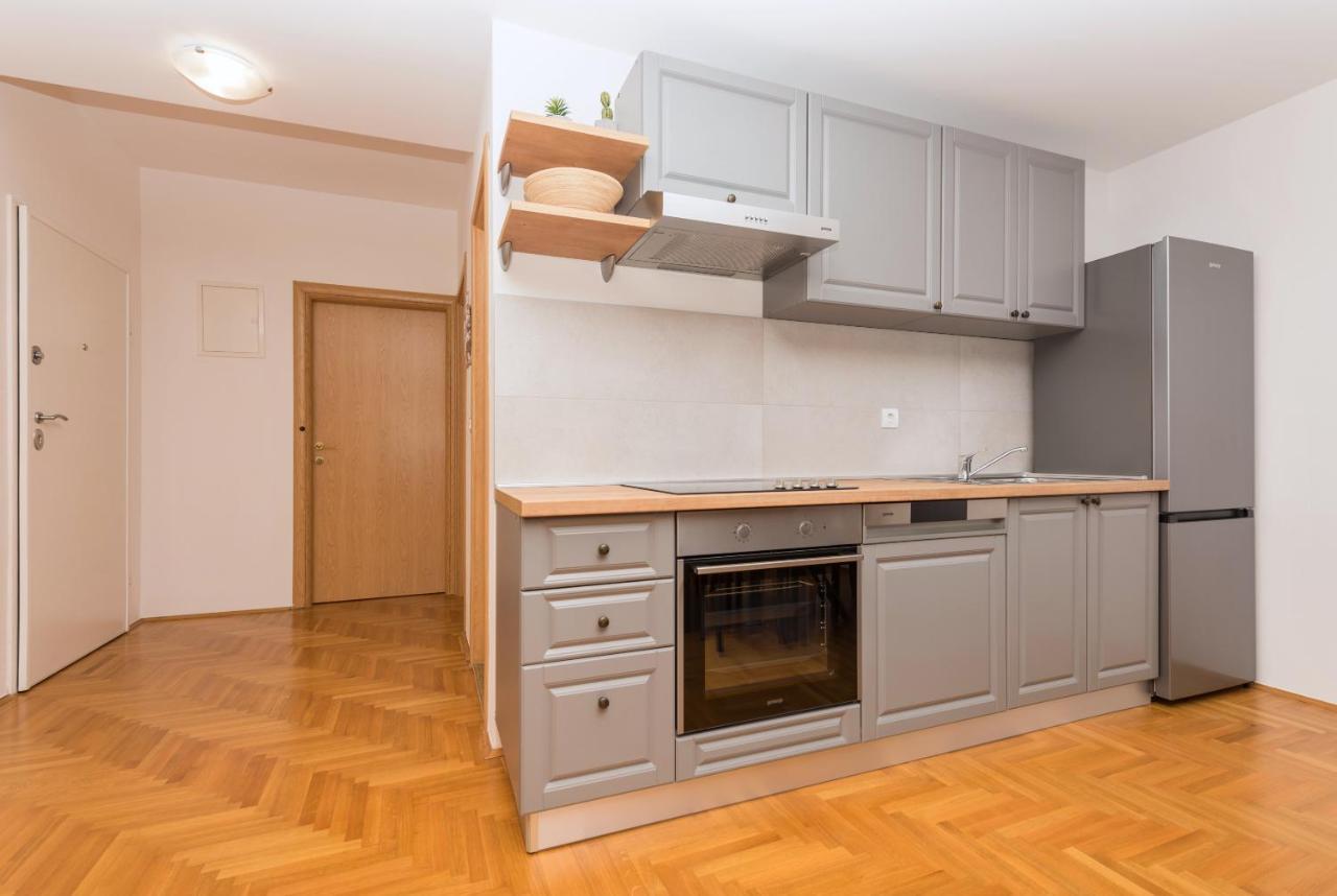 Deluxe 3 Bedroom Apartment With Sea View Baška Voda Buitenkant foto