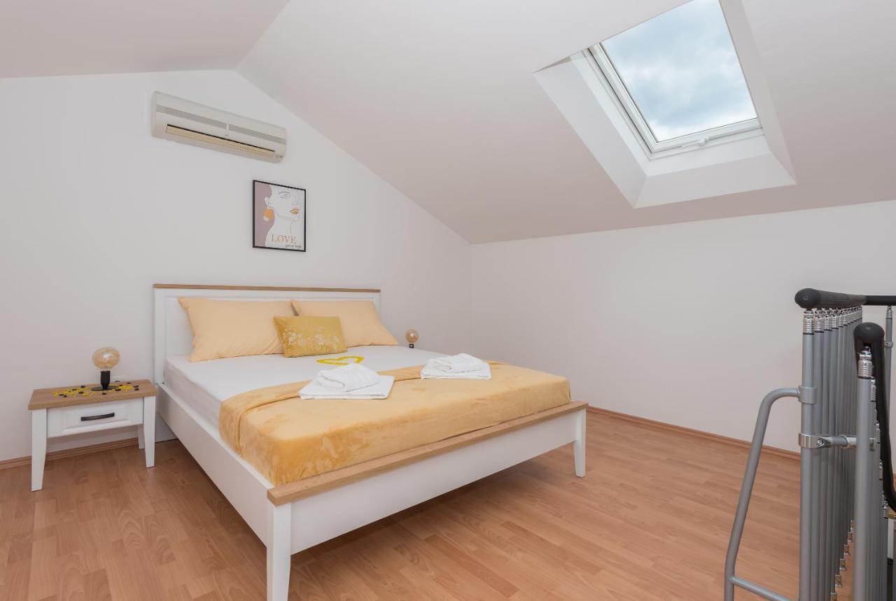 Deluxe 3 Bedroom Apartment With Sea View Baška Voda Buitenkant foto