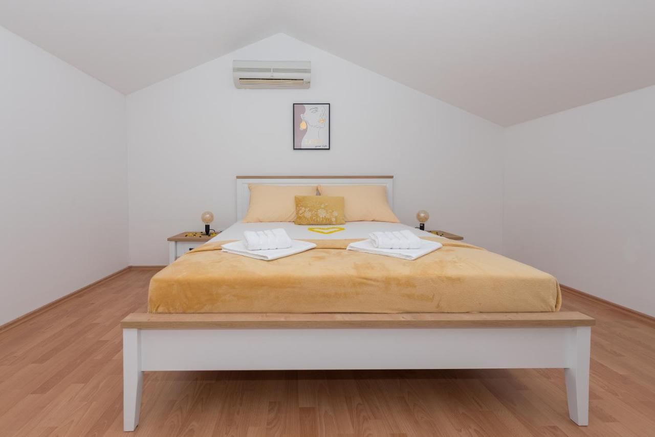 Deluxe 3 Bedroom Apartment With Sea View Baška Voda Buitenkant foto